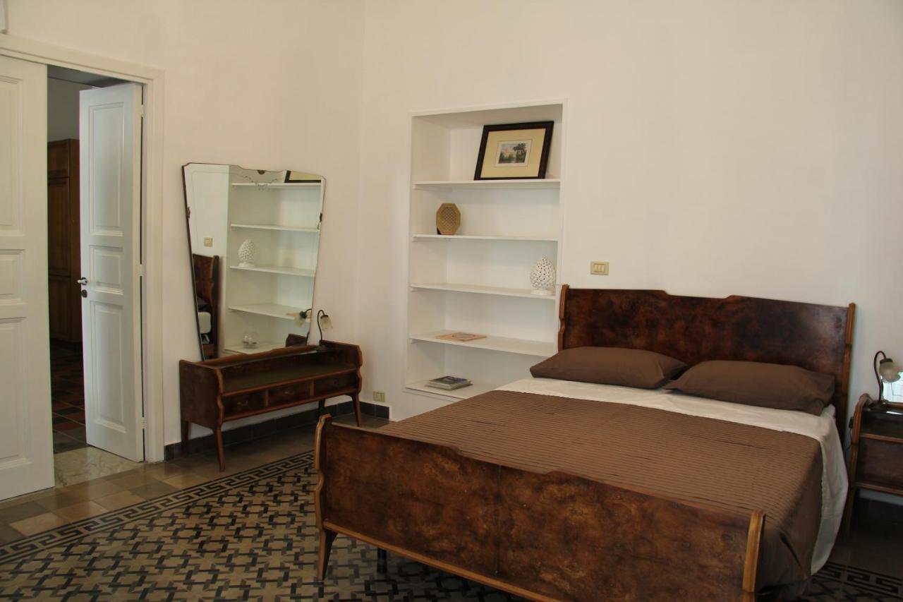 Casa Vacanza Icaros, Ortigia Hictoric Center, 200 Mt From The Beach Syracuse Exterior photo