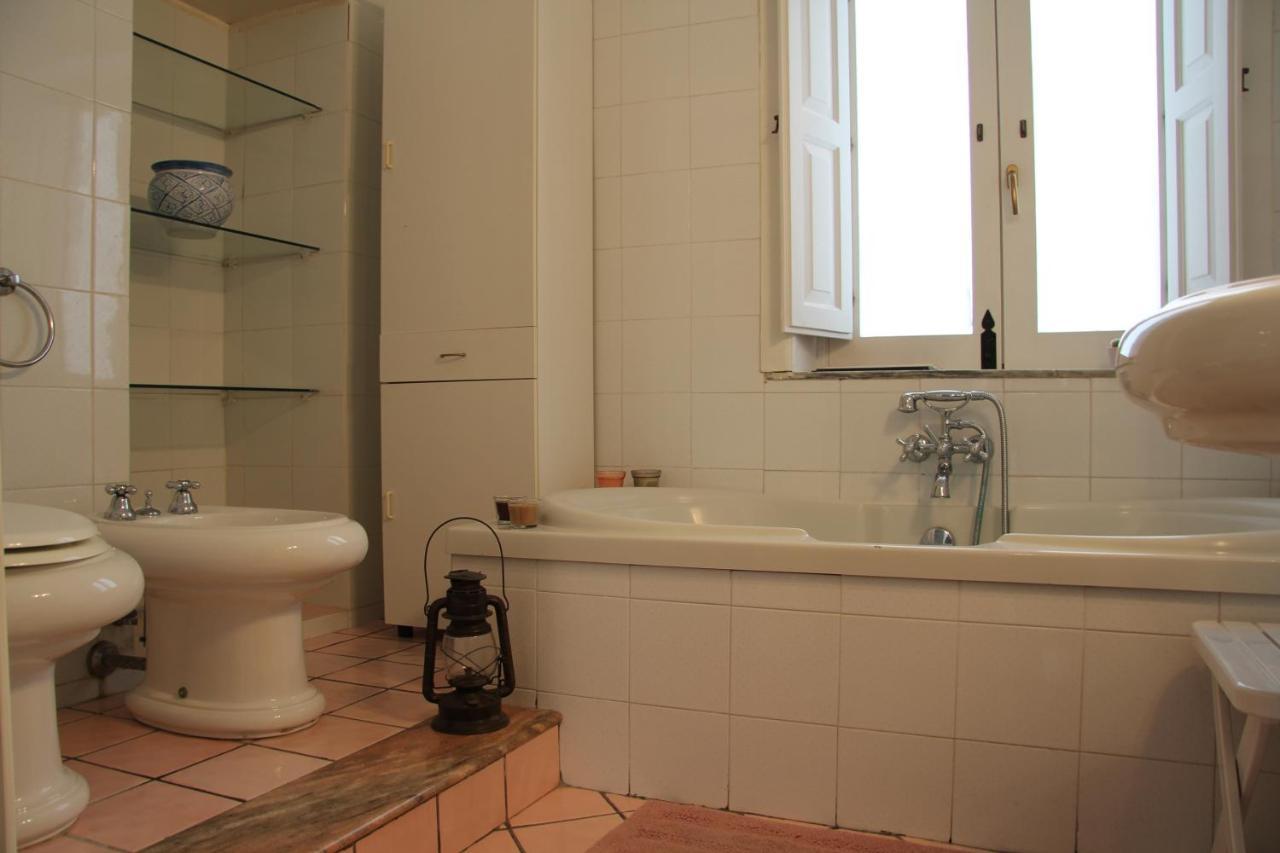 Casa Vacanza Icaros, Ortigia Hictoric Center, 200 Mt From The Beach Syracuse Exterior photo