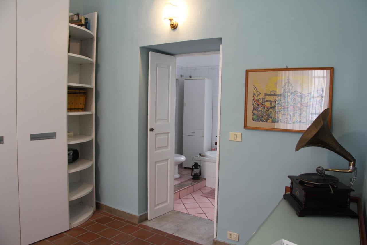 Casa Vacanza Icaros, Ortigia Hictoric Center, 200 Mt From The Beach Syracuse Exterior photo