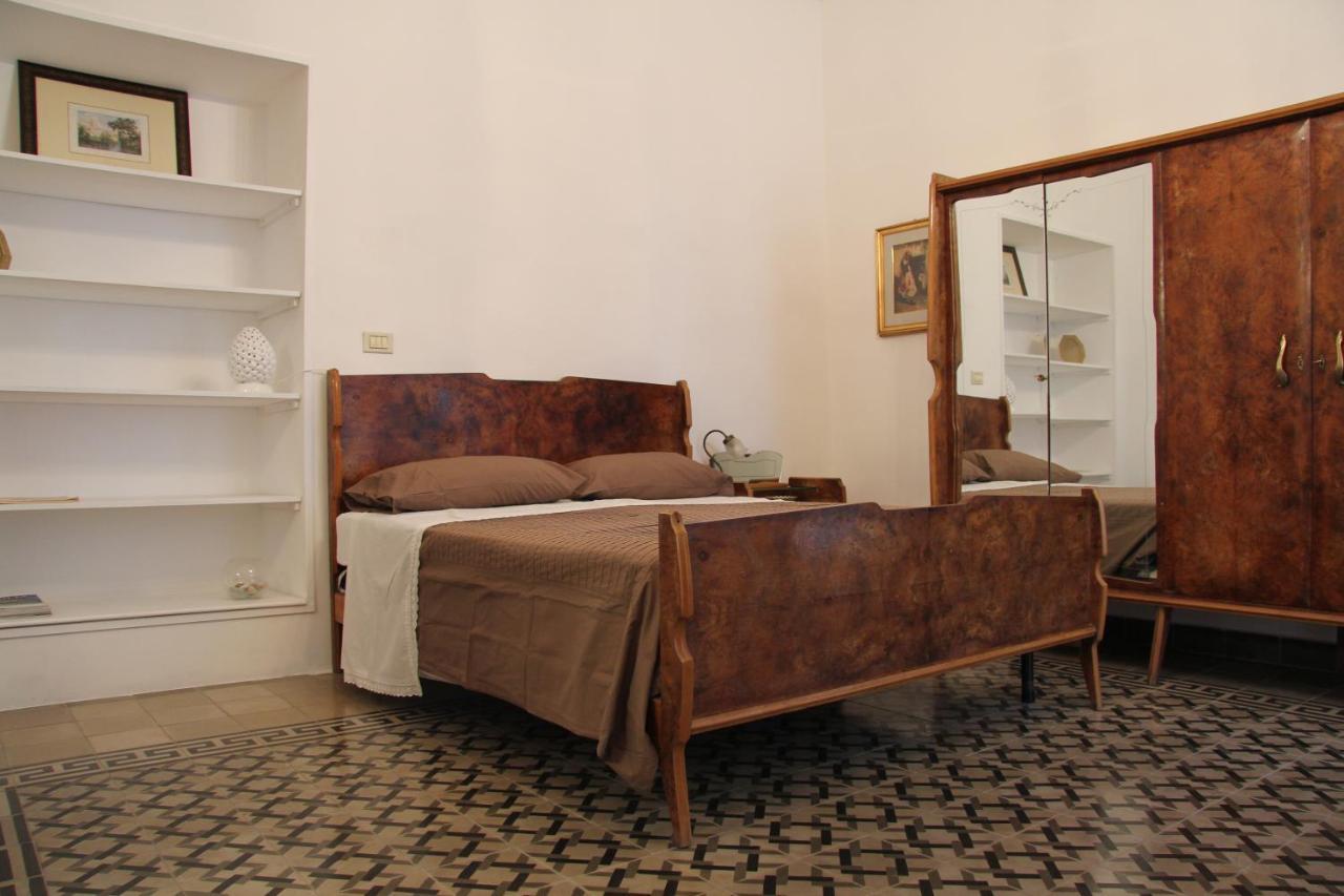 Casa Vacanza Icaros, Ortigia Hictoric Center, 200 Mt From The Beach Syracuse Exterior photo