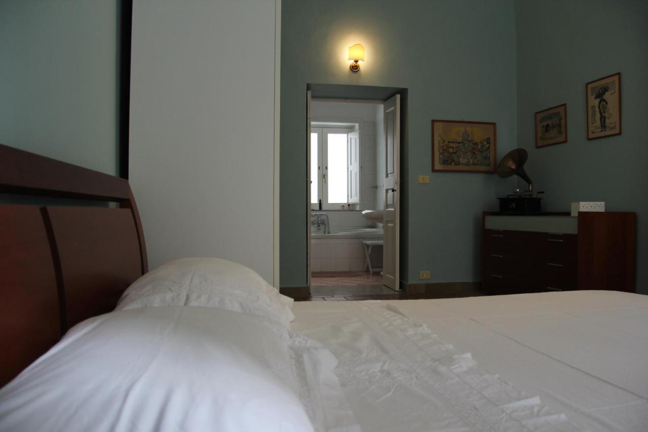 Casa Vacanza Icaros, Ortigia Hictoric Center, 200 Mt From The Beach Syracuse Exterior photo