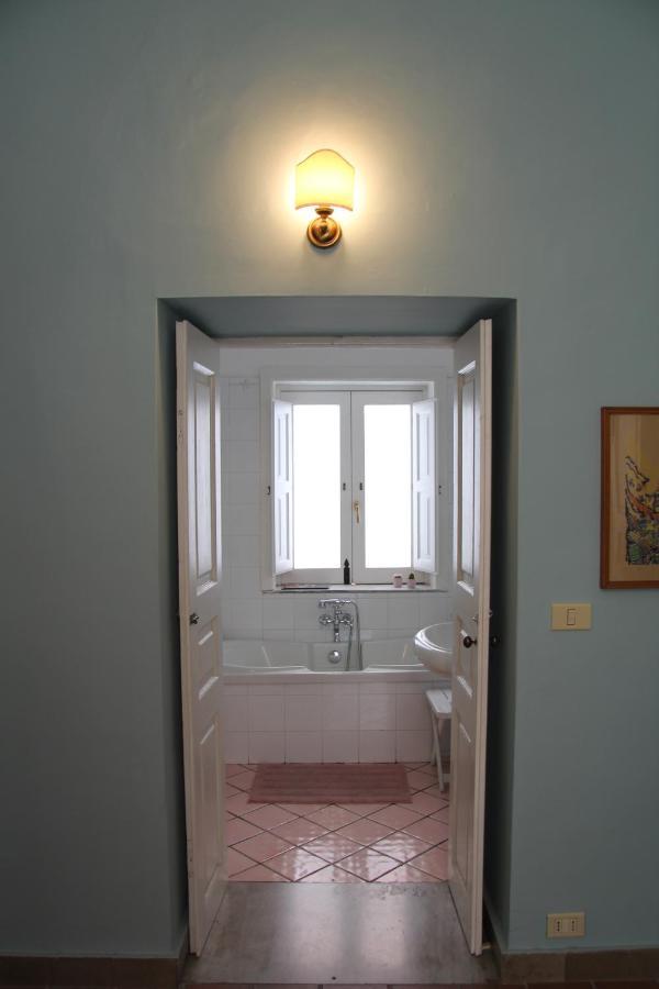 Casa Vacanza Icaros, Ortigia Hictoric Center, 200 Mt From The Beach Syracuse Exterior photo